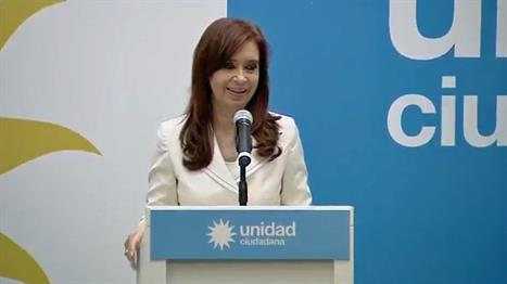 Cristina Kirchner sale al cruce del juez Bonadio