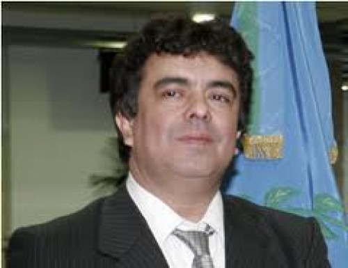 Espinoza se quiere quedar con el  PJ bonaerense