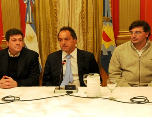 Scioli y Mariotto en sesión de fotos y videos con candidatos “sin tierra”