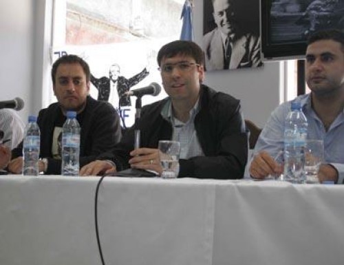 Bossio con militantes de Tandil