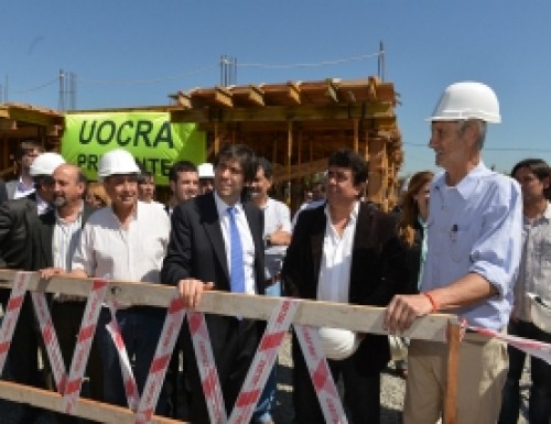 Bossio y Espinoza entregaron netbooks y visitaron viviendas de PRO.CRE.AR