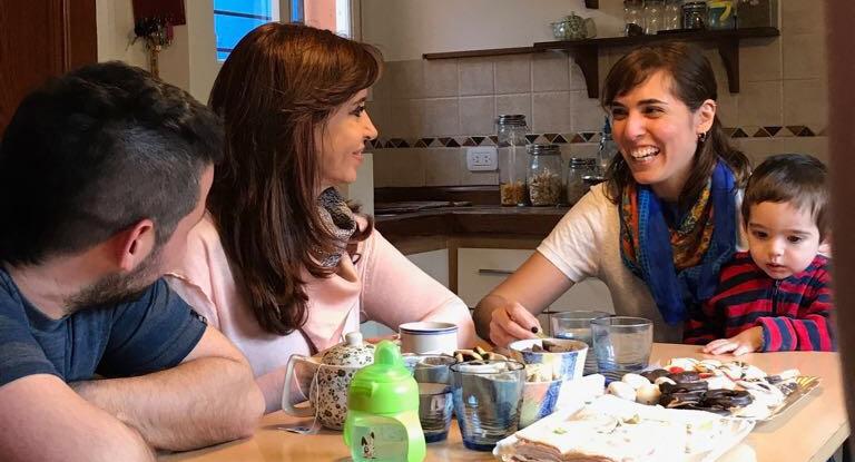 Cristina visitó a una familia en La Plata