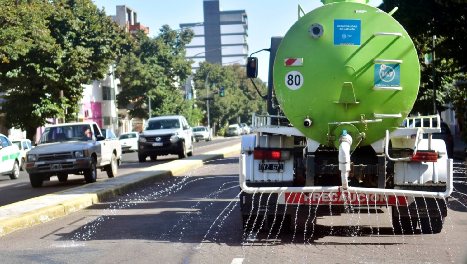Continúan las tareas de desinfección en las calles de La Plata