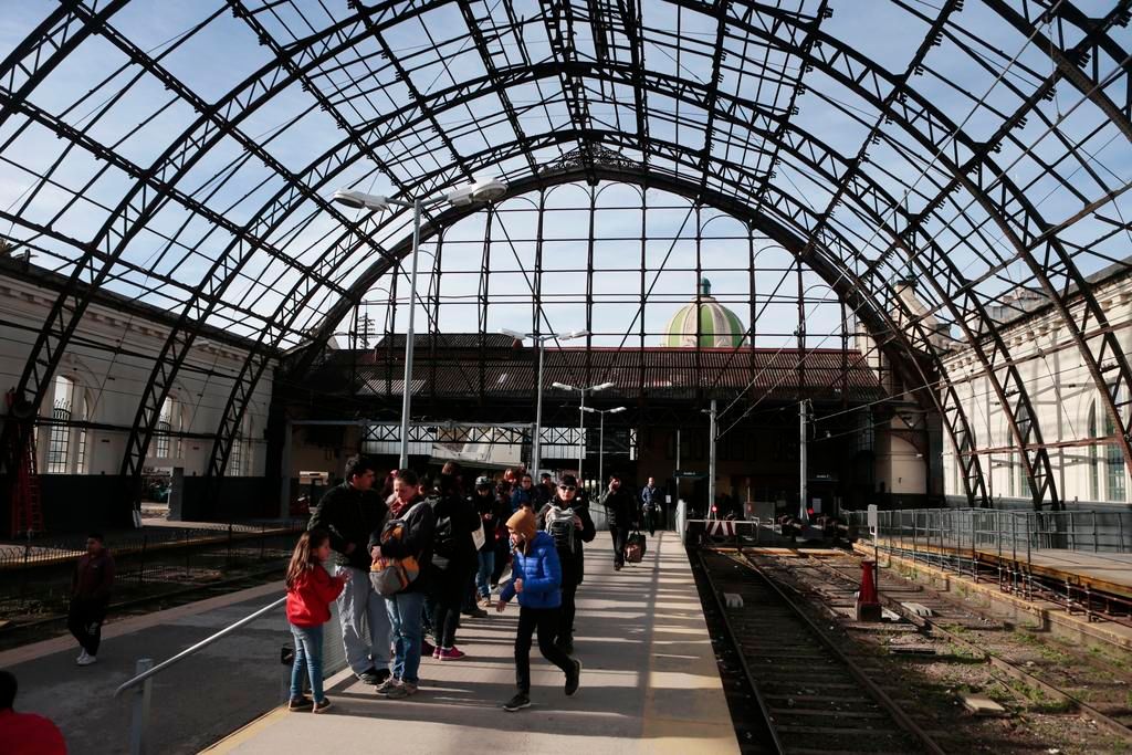 Avanza  los trabajos en techos, andenes e iluminación en la estación de Trenes