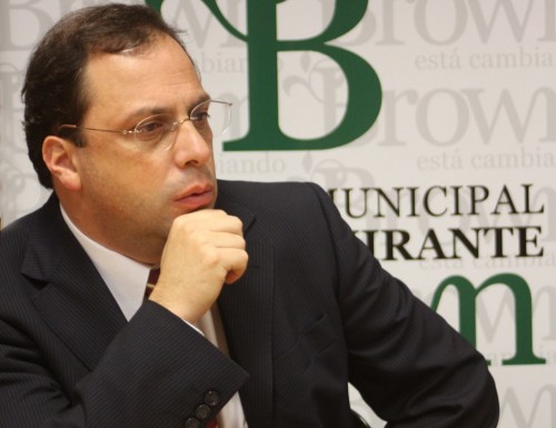 Giustozzi puso a su ex suegra al frente del municipio y Almirante Brown tiene tres intendentes