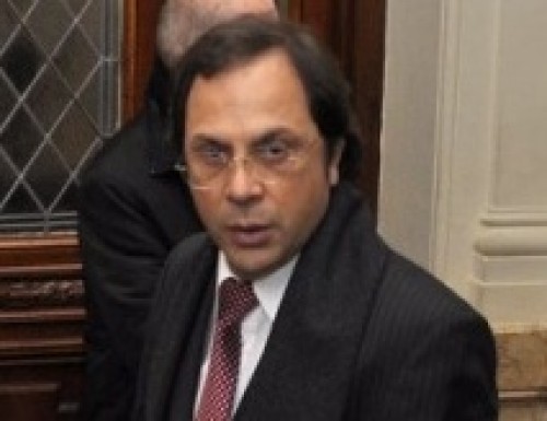 Giustozzi renunció a la intendencia y lloró ante los concejales