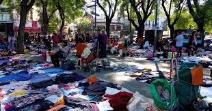 Así están las calles de La Plata después de un año sin vendedores ambulantes