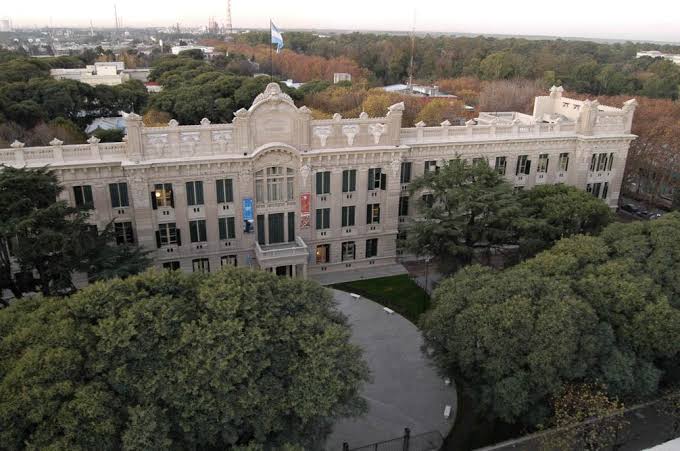 Un alumno del Colegio Nacional de La Plata se subió al podio en la Olimpiada Internacional de Matemática