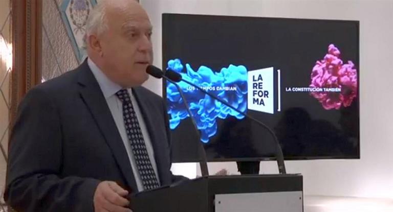 Lifschitz presentó reforma constitucional con reelección