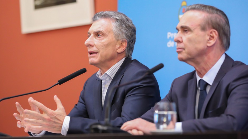 Encuesta: Macri podría caer debajo del 30% 