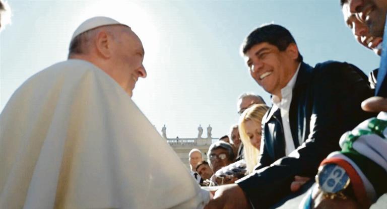 Moyano prepara visita al Papa 