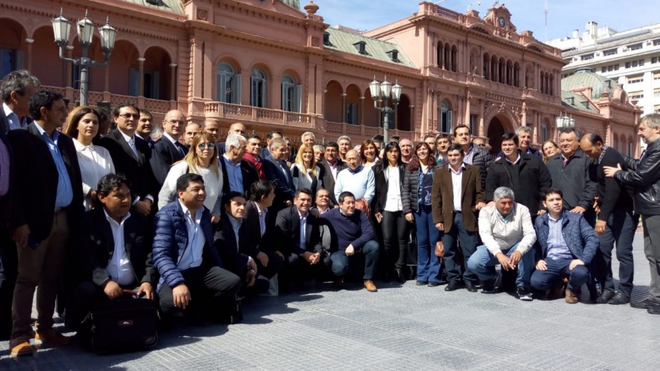 Magario y un grupo de intendentes fueron a la Rosada 