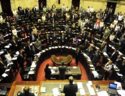 El Senado comienza a debatir el proyecto de ley para expropiar el 51% de la empresa YPF 