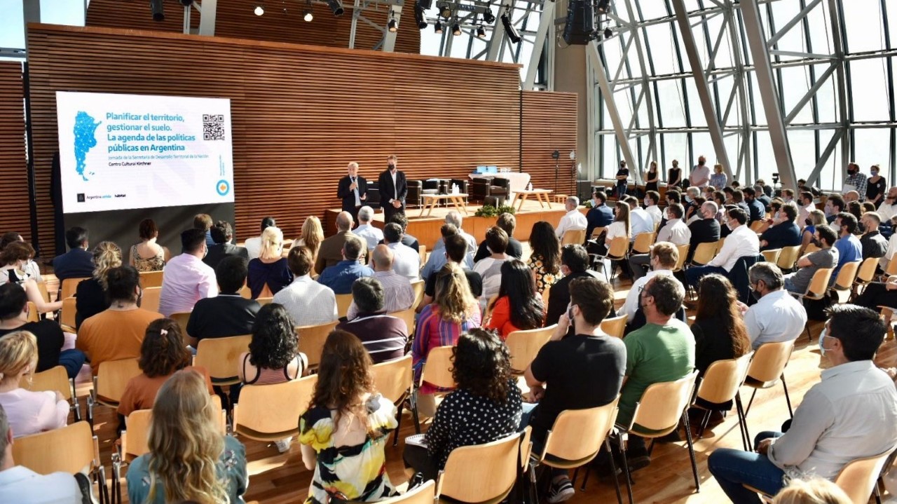  El Ministerio de Desarrollo Territorial y Hábitat organizó una jornada sobre planificación territorial y gestión de suelo en el CCK